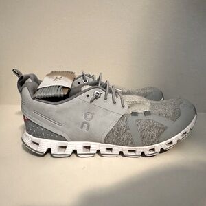 On Cloud Women’s shoes size 7